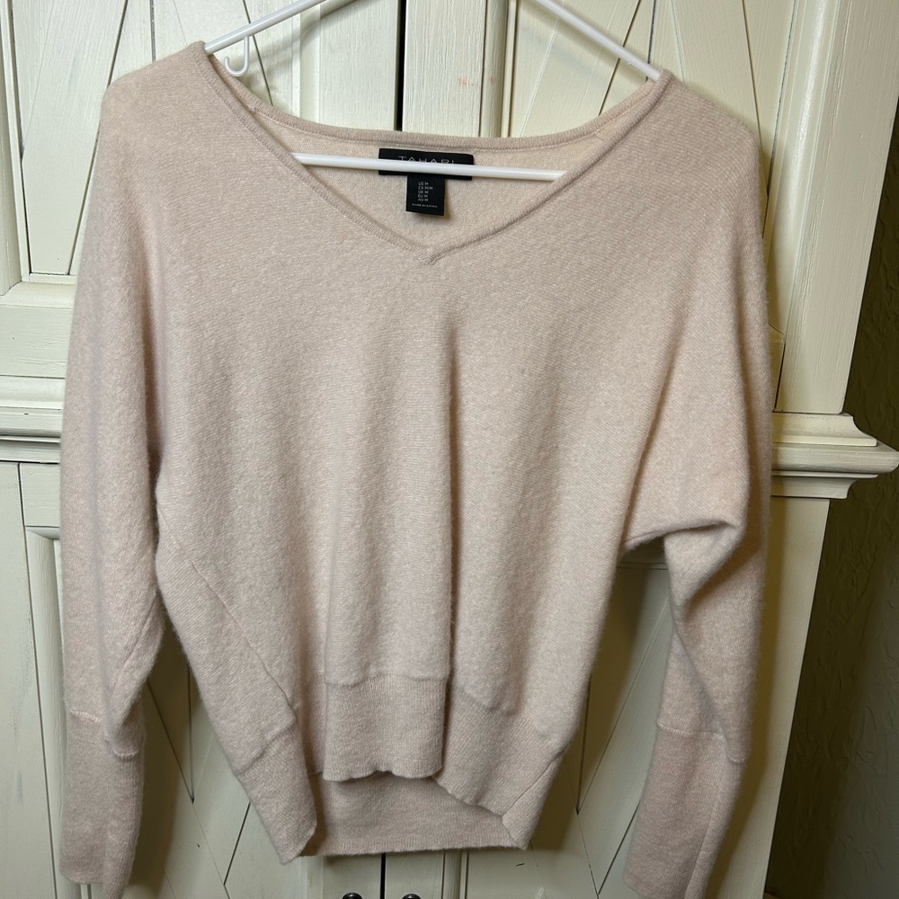 Elegant V-Neck Sweater in Soft Cream